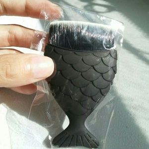 Matte makeup brush